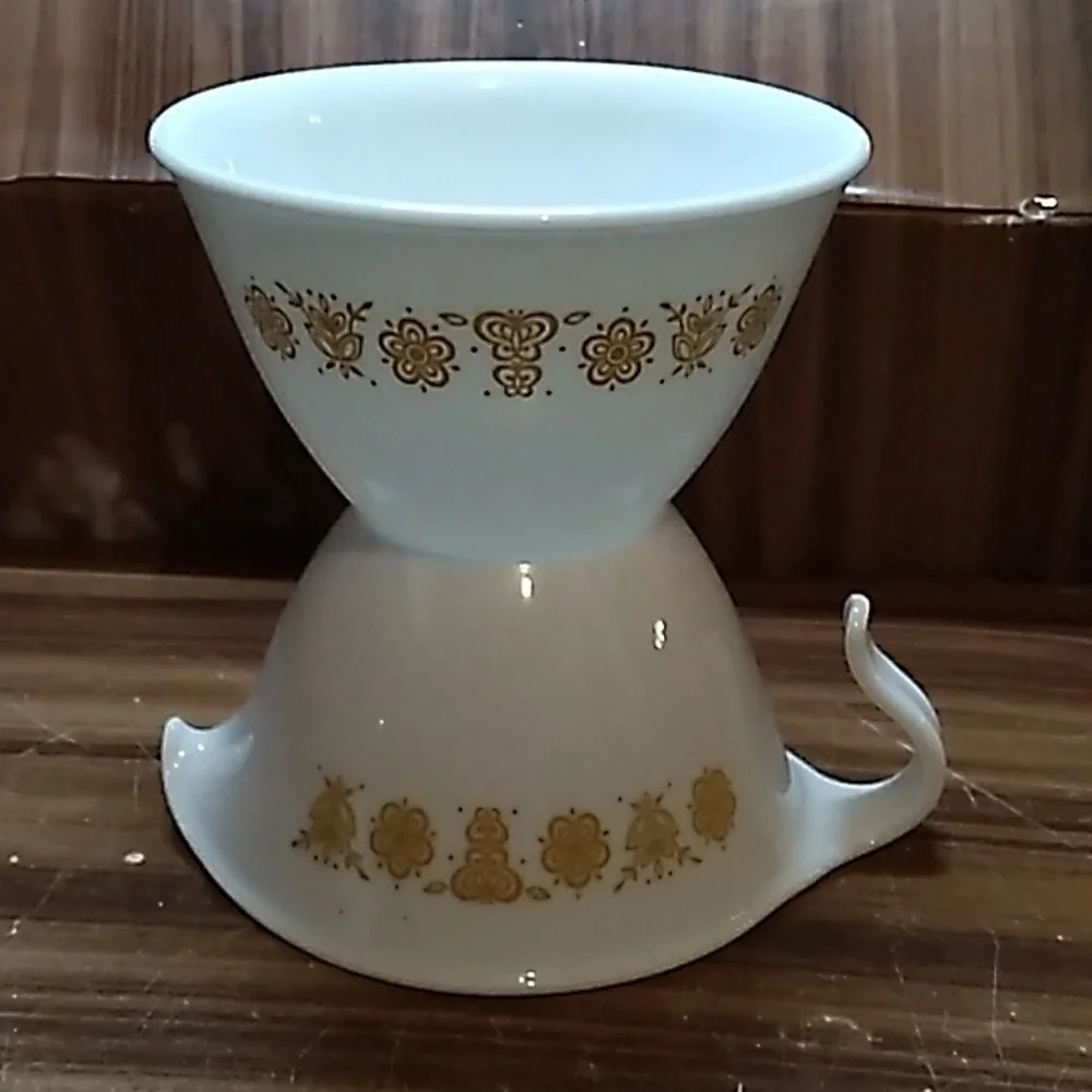 Vintage Corelle by Corning Butterfly 🦋 Gold creamer and sugar bowl